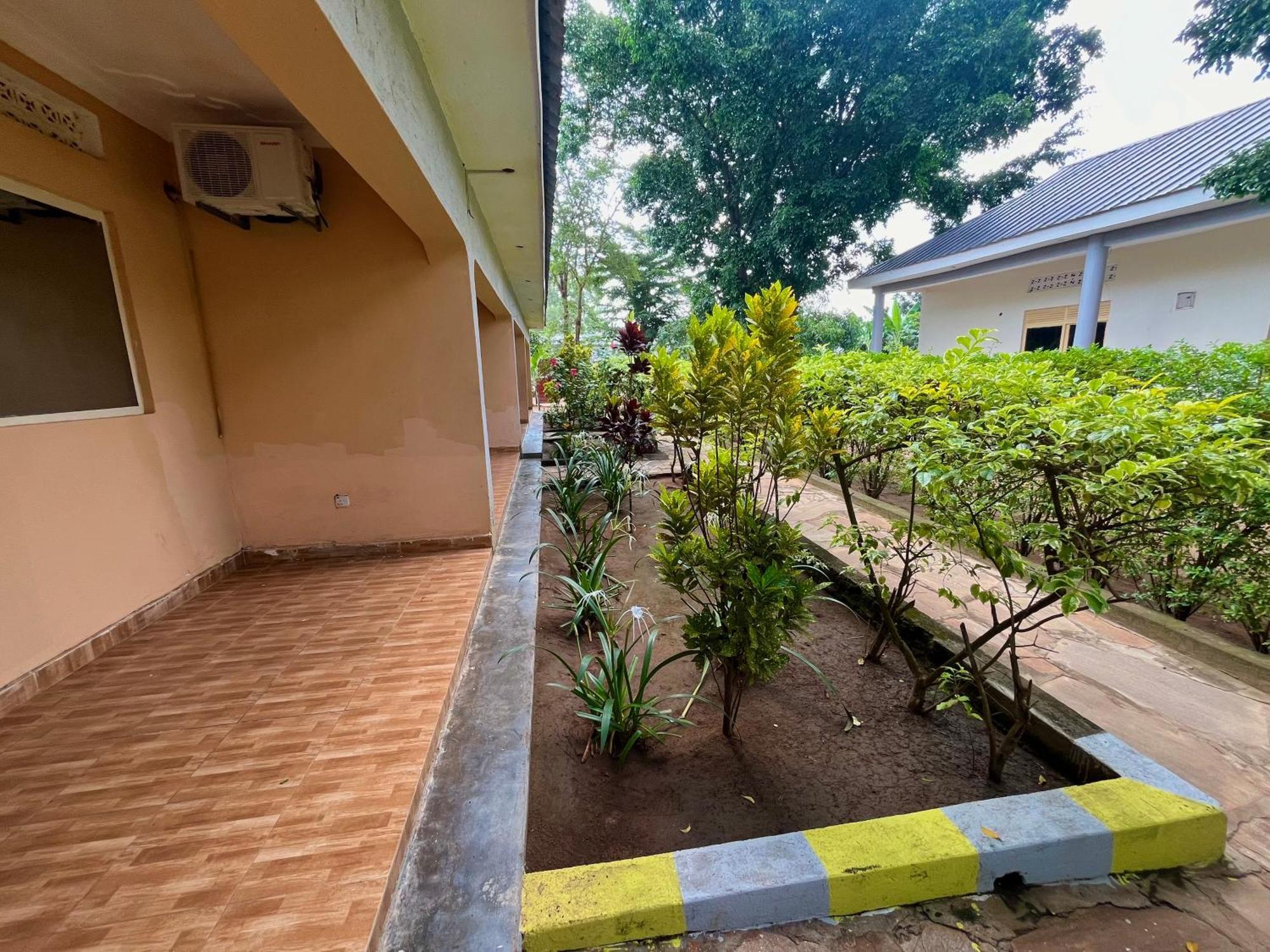 Lavic Country Resort Adjumani Room photo