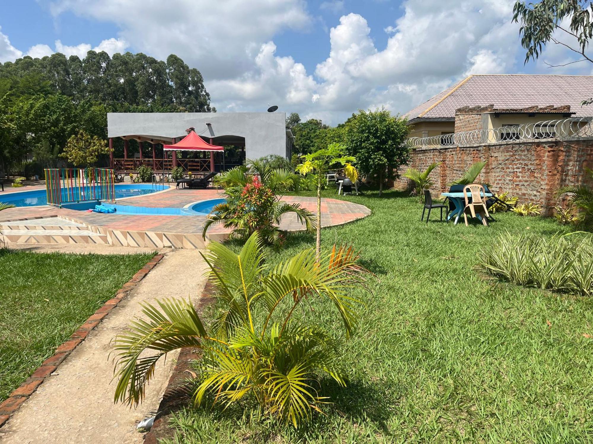 Lavic Country Resort Adjumani Exterior photo