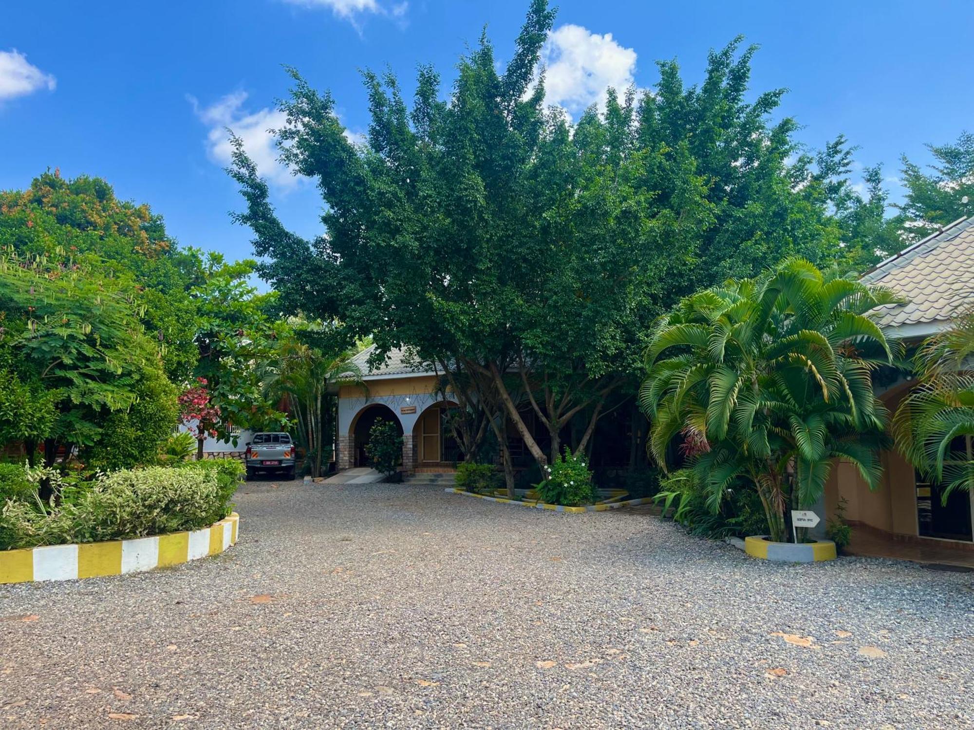 Lavic Country Resort Adjumani Exterior photo